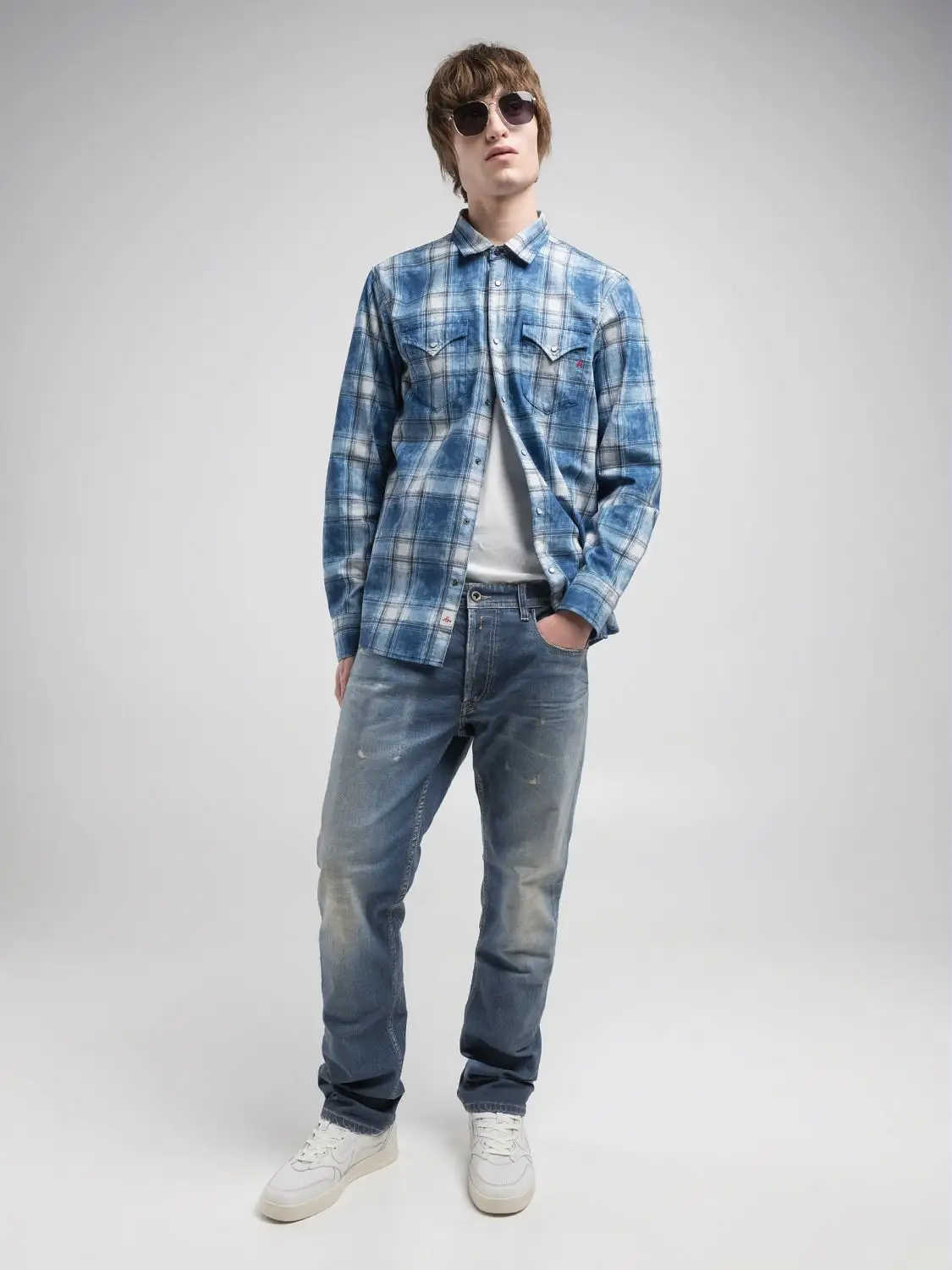 MA972X_000_889-86S_009_1.webp
